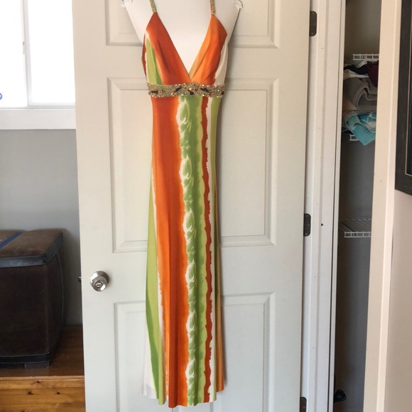 Gorgeous dress with beaded open back detail - Picture 1 of 4